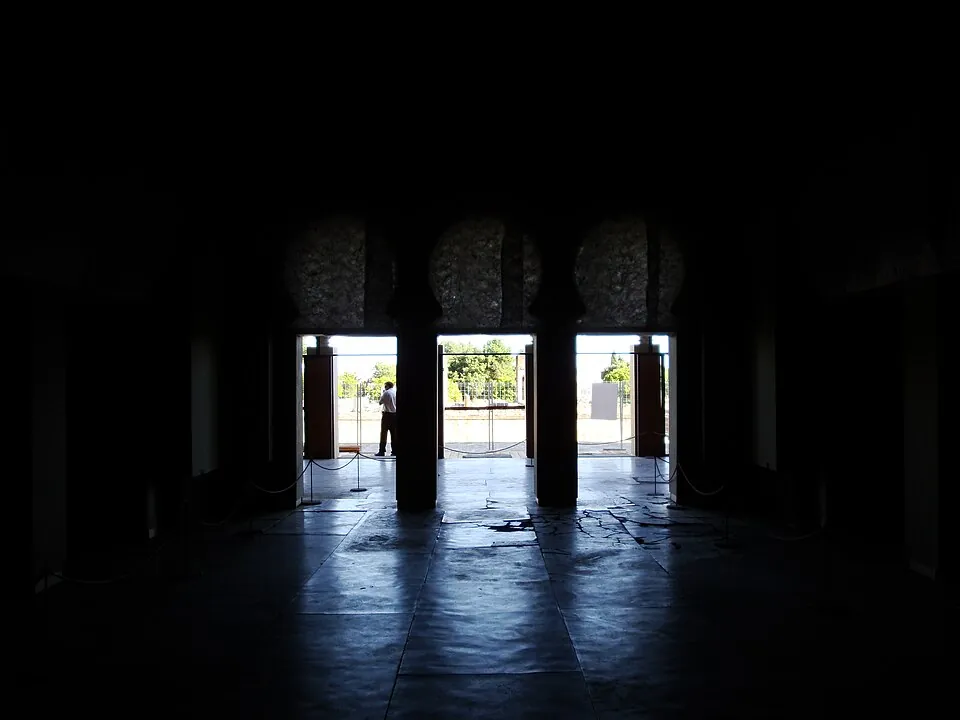 Interior del Salón Rico de Medina Azahara.